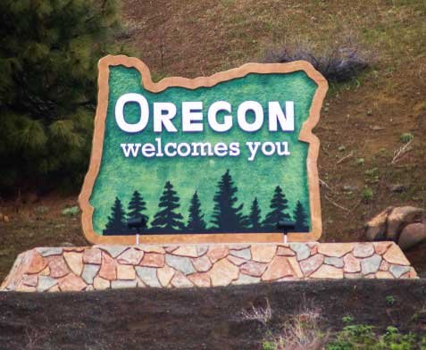outdoor sign "Oregon welcomes you"